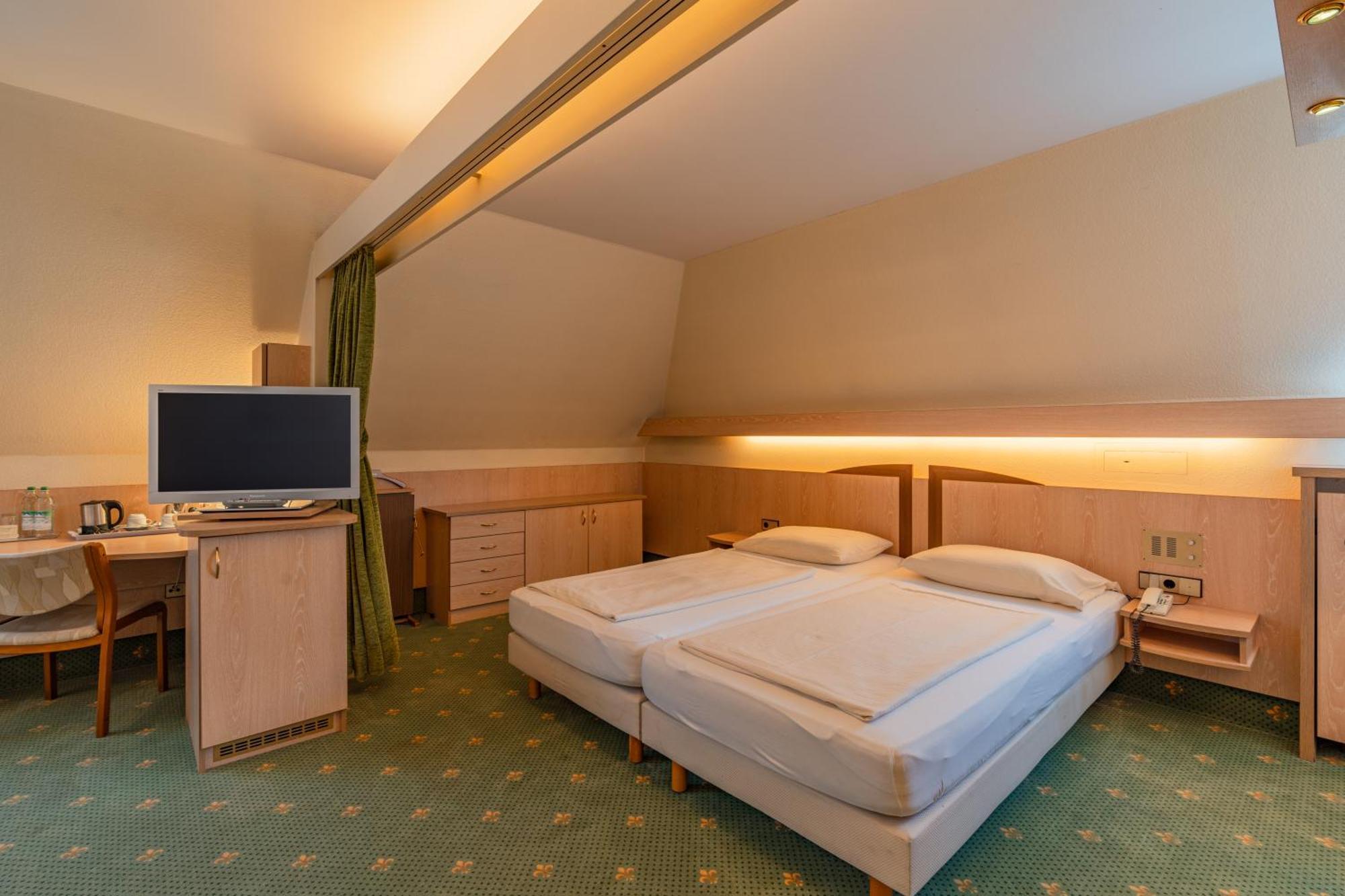 Parkhotel Crombach Hotel