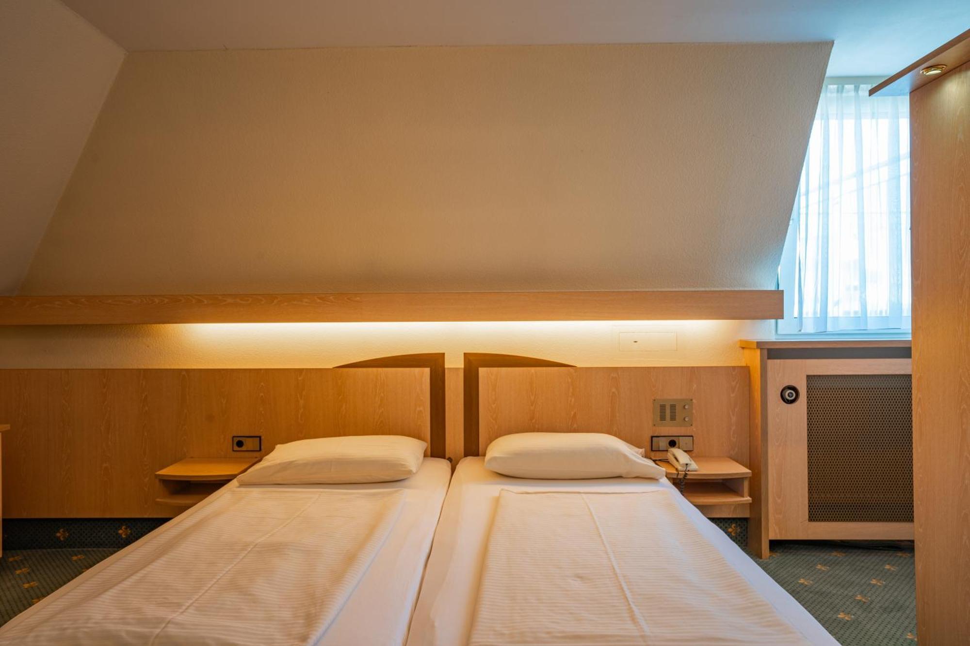 Parkhotel Crombach 3*