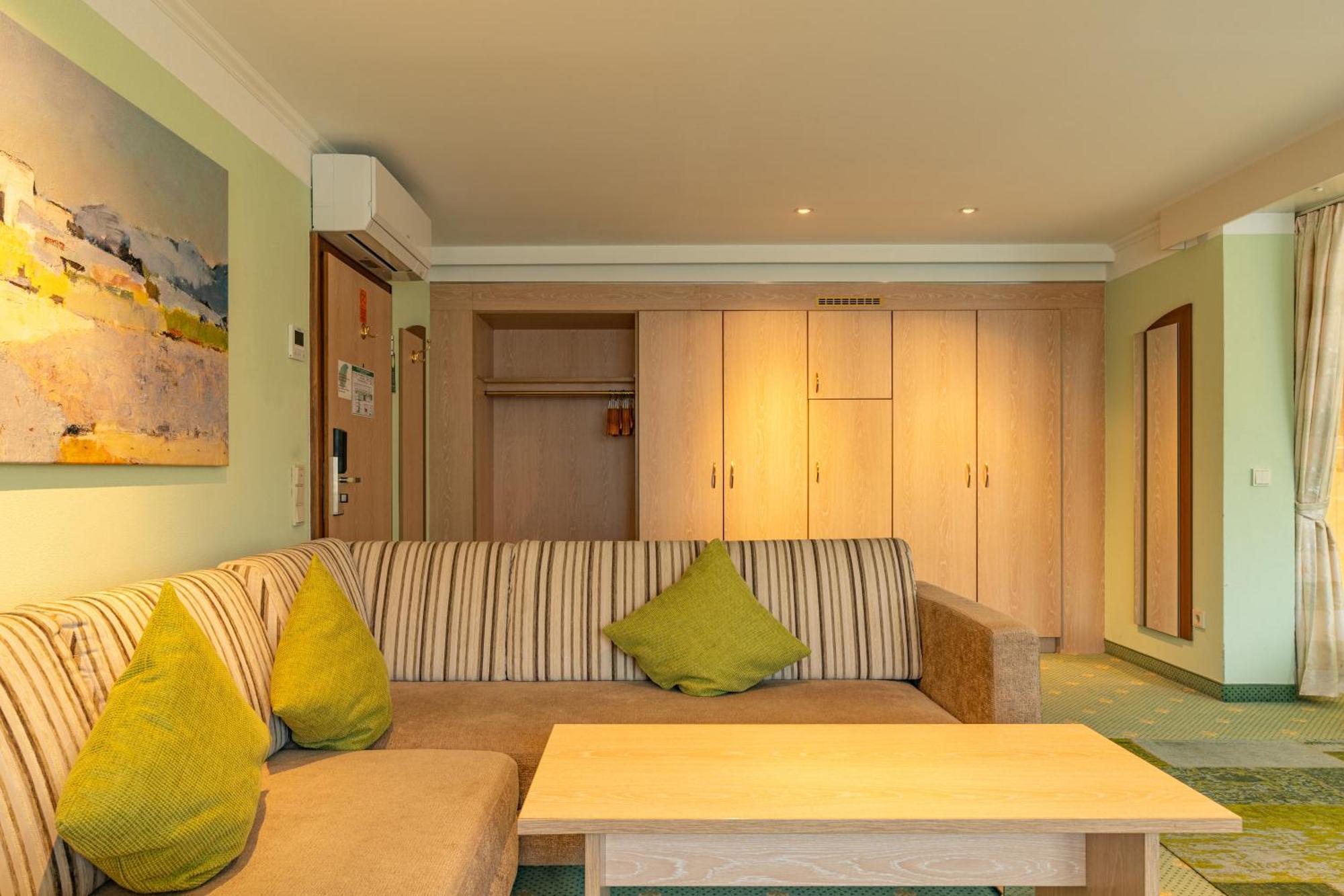 Parkhotel Crombach Hotel