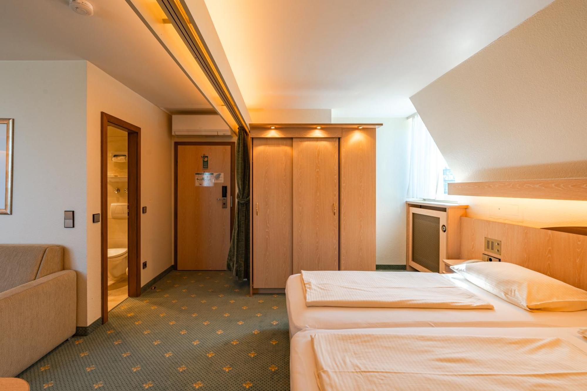 Parkhotel Crombach 3*