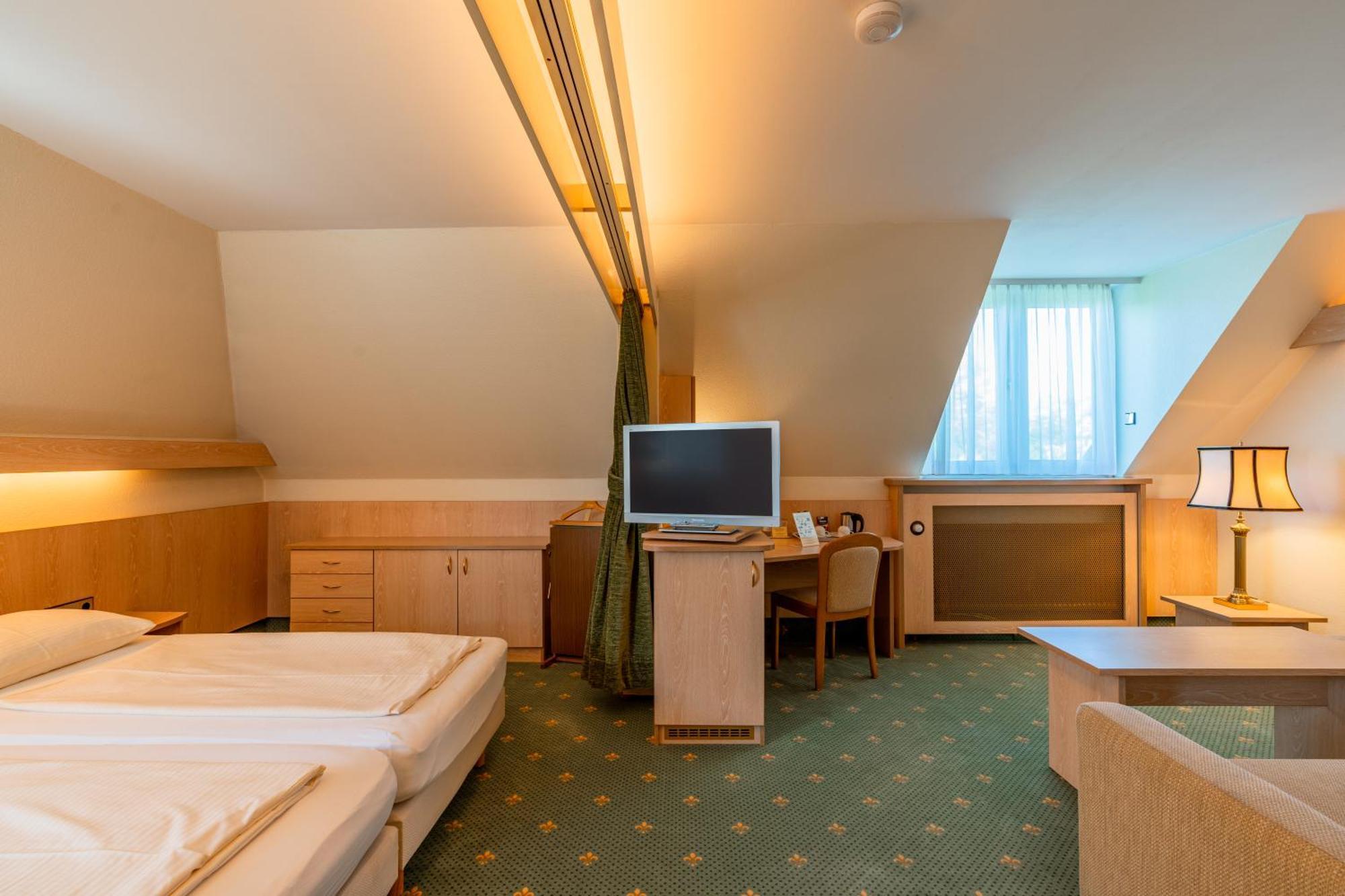 Parkhotel Crombach 3*