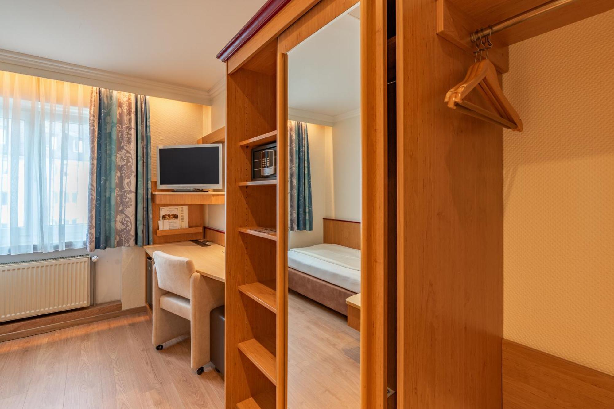 Parkhotel Crombach Hotel