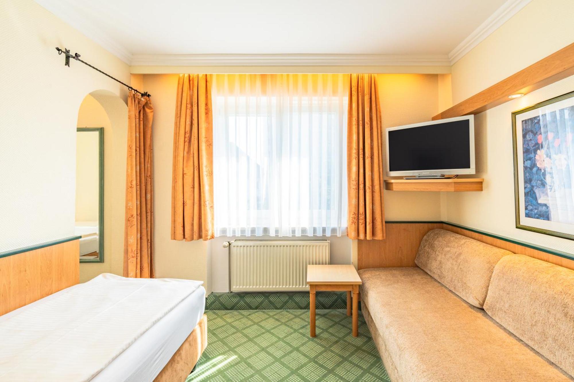 Parkhotel Crombach Hotel