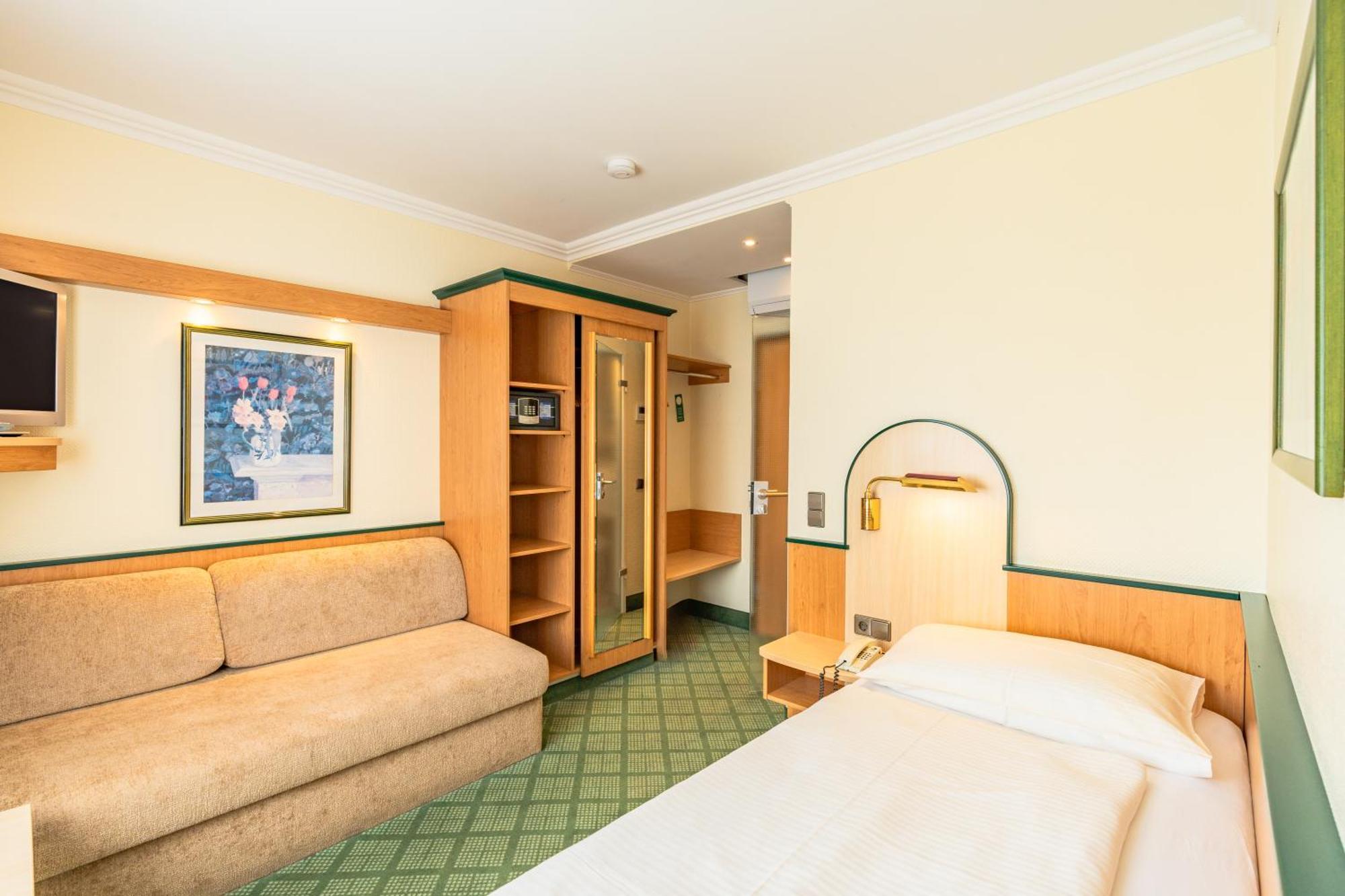 Hotel Parkhotel Crombach 3*